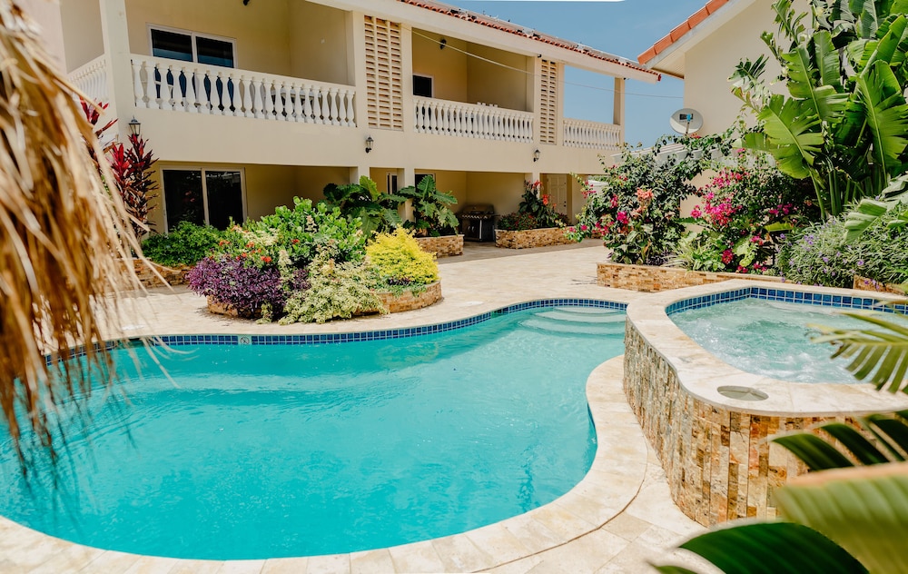 Brand new 2-bedroom Apartment 2 km From Eagle Beach