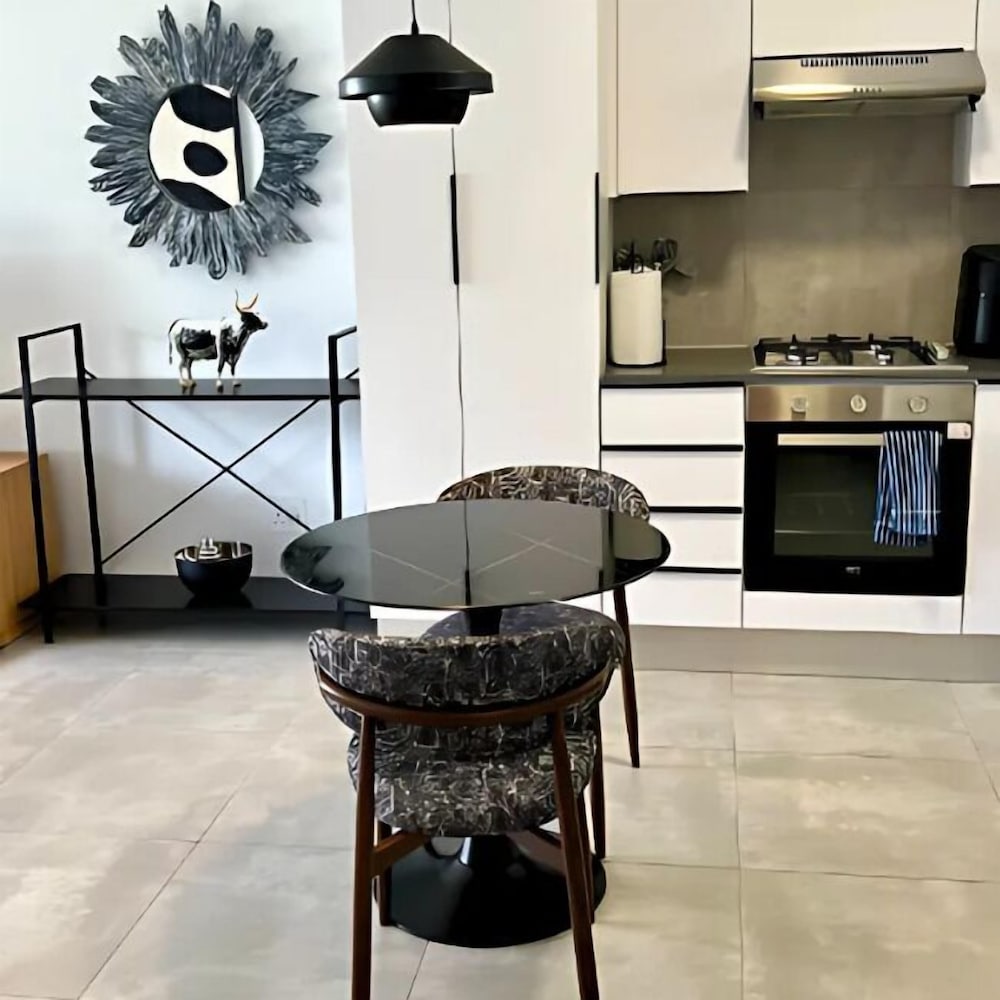The Henlee Apartment Tocara