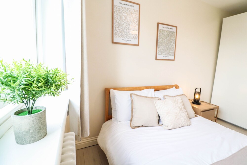 Right by Oval Station - 2 bed Flat Free Wifi