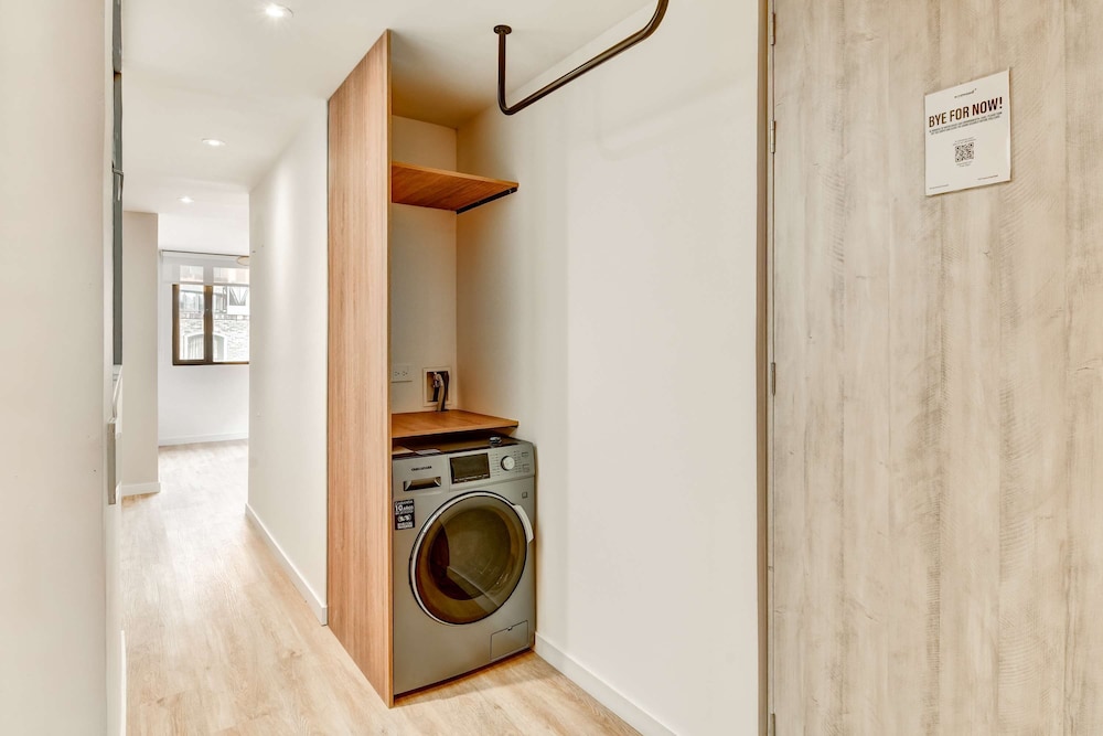 w Beautiful 1BR Retreat in Vibrant Zona T