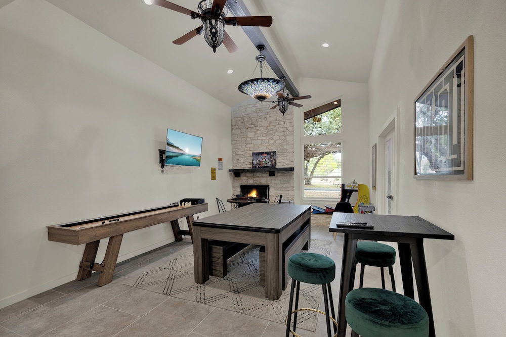 Whitewater River House - Game Room, Firepit, Walking Distance to Whitewater Amphitheater!