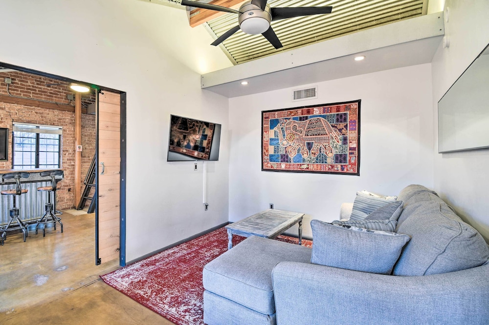 Phoenix Getaway w/ Patio, Near Roosevelt Row!