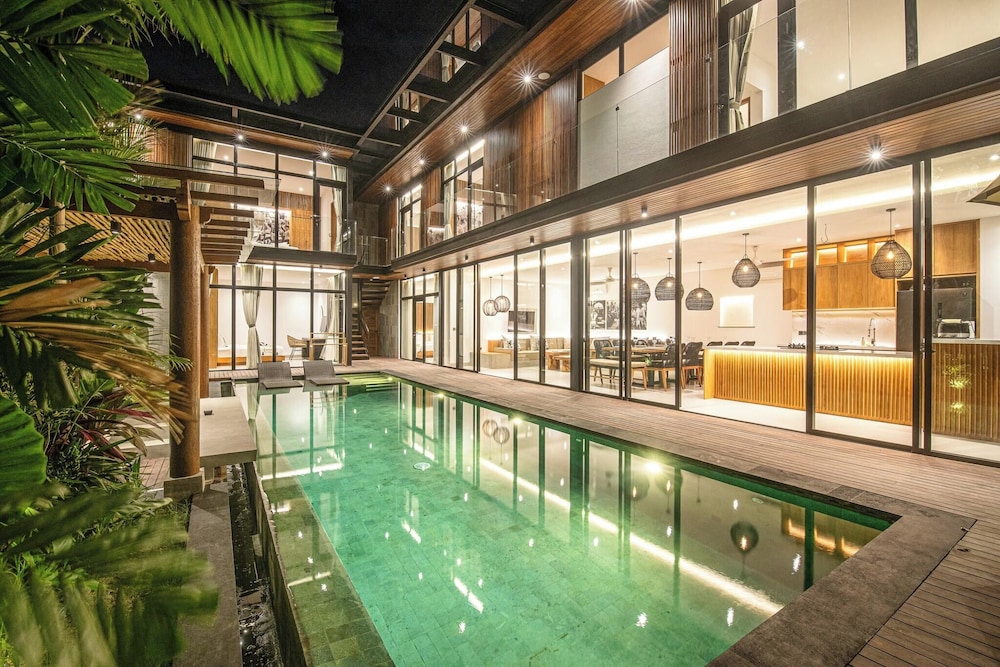 Elegant 6BR Canggu Retreat Just 400m to the Ocean