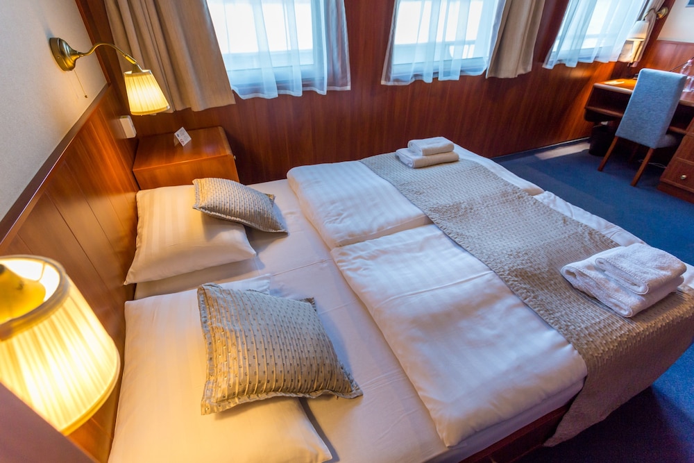 Grand Jules Boat Hotel Budapest