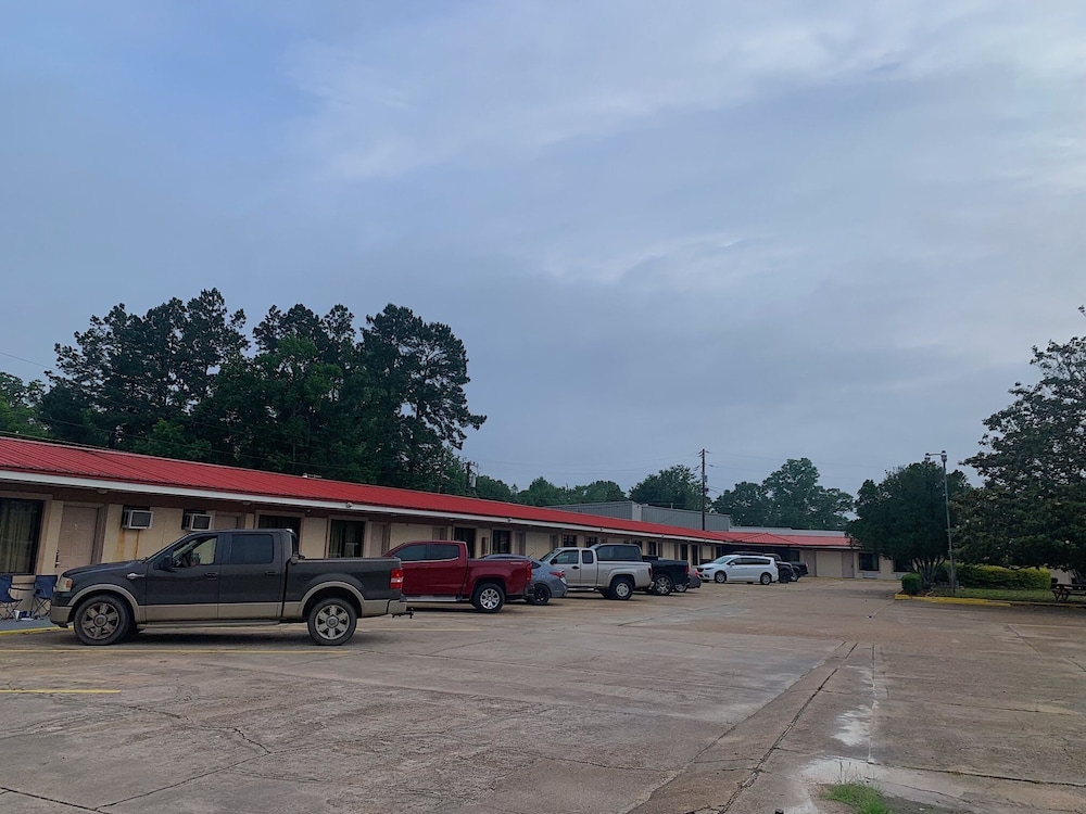 Kinder Vacations - Country Inn Motel - Property Image 1
