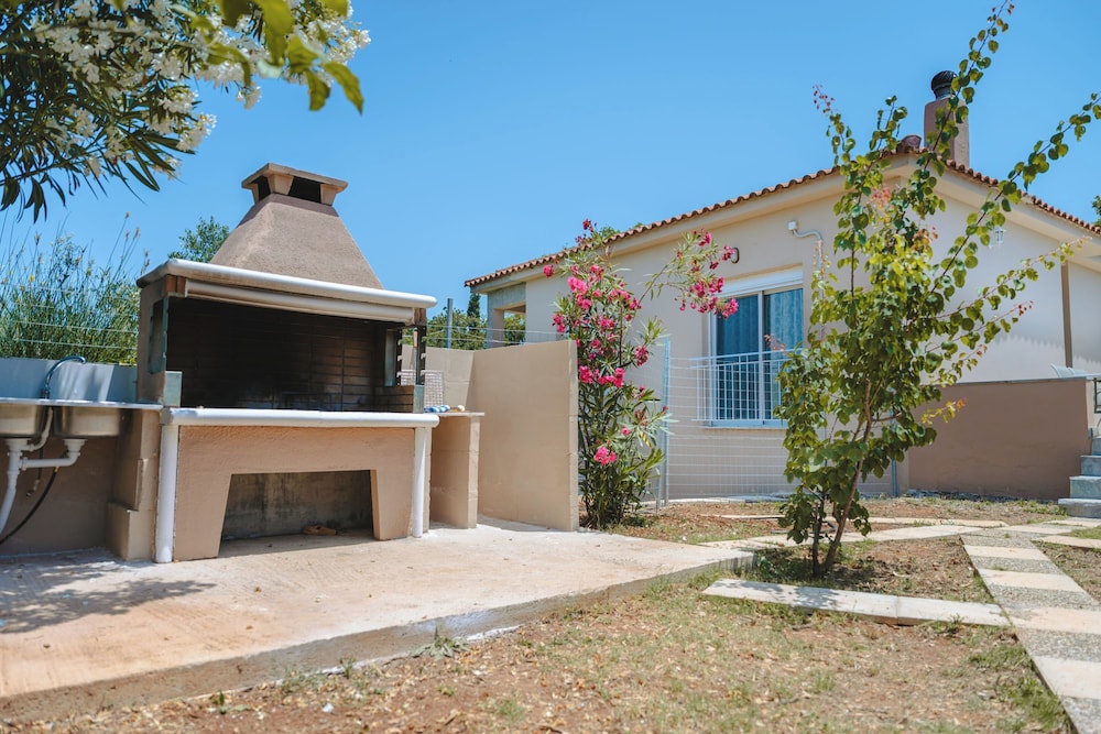 To Pournari Beachside Garden House