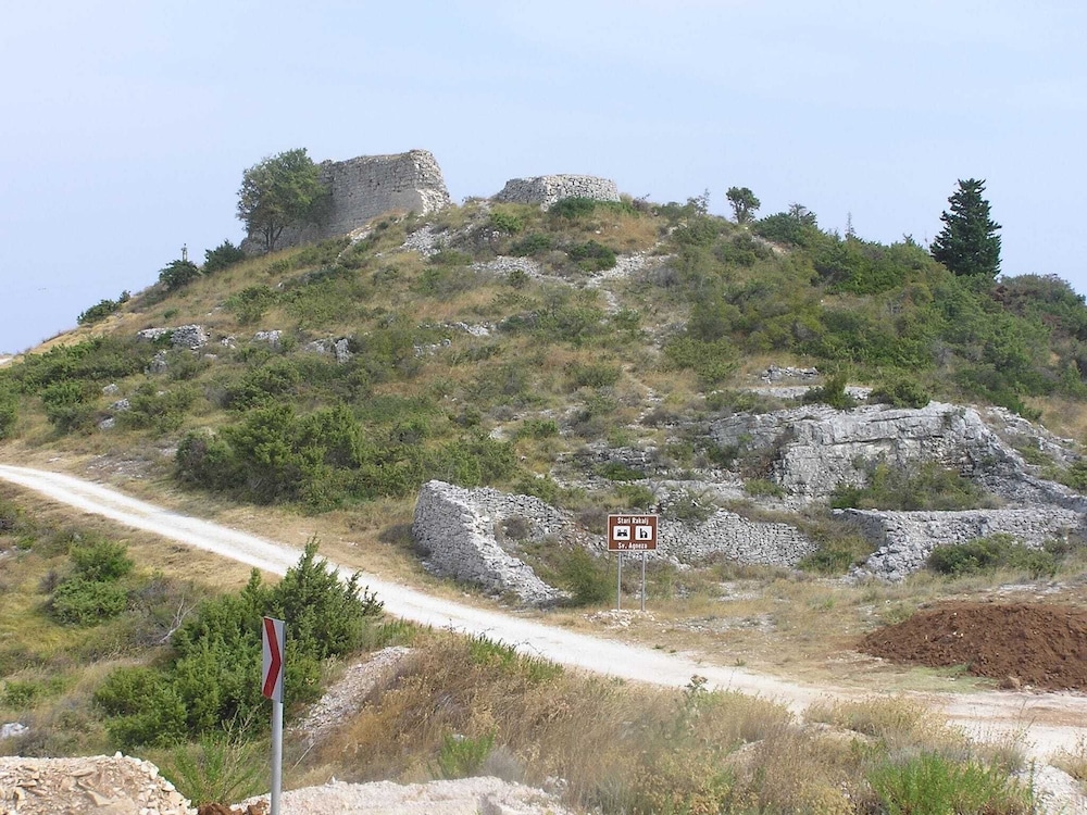 Photo 6