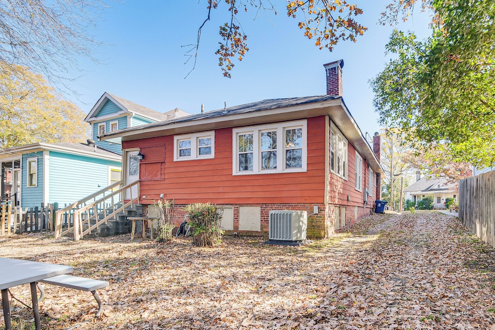 Family Retreat w/ Yard < 1 Mi to Dtwn Durham!