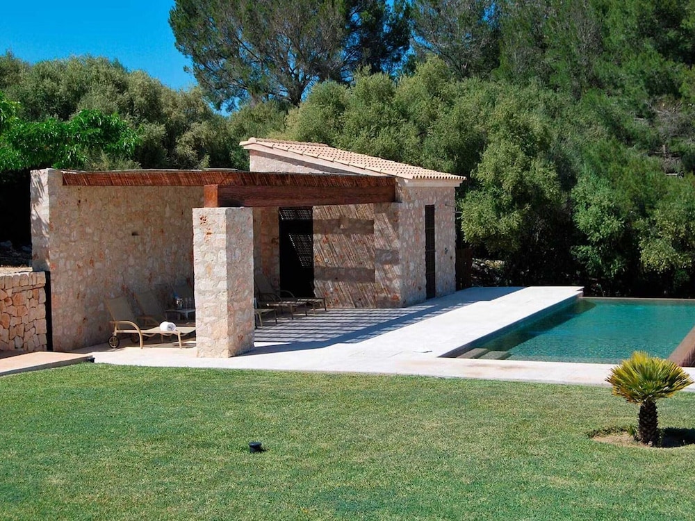 Attractive Holiday Home With Pool