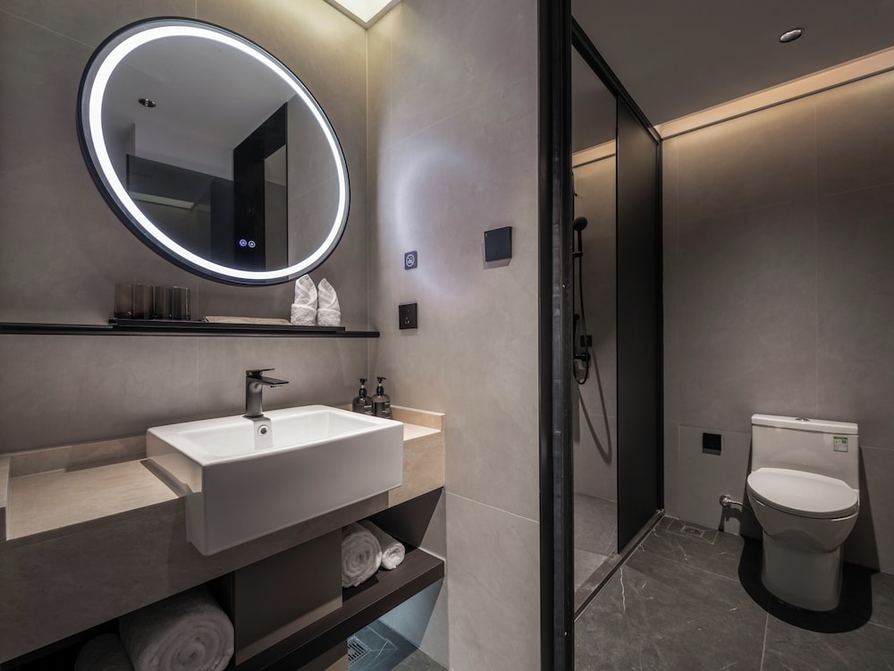 CNHOL RADIENT HOTEL