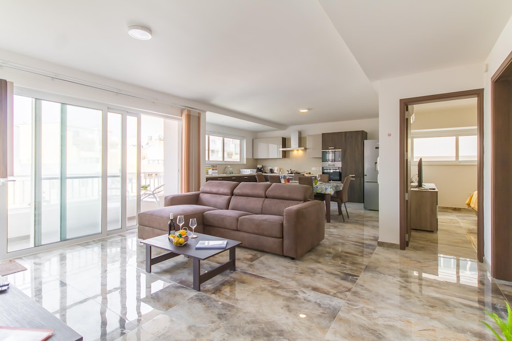 Palm Modern Apart 200mt From Sea Qawra photo 2