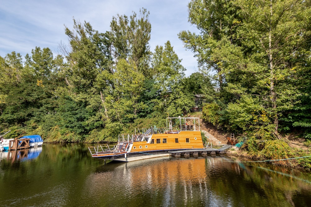 Prague Bay Houseboats