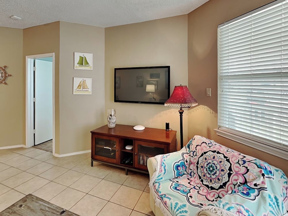 The Lazy Turtle by Silver Sands Vacation Rentals