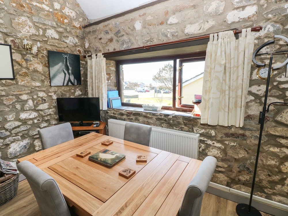 Corner Cottage