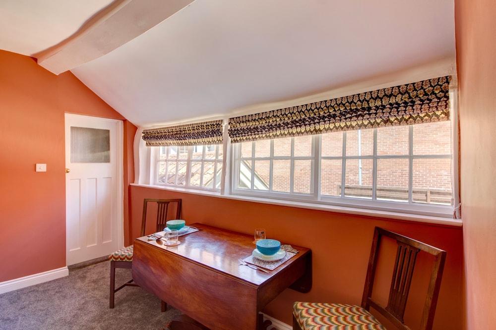 Devizes Vacations - The Green Parrot - Property Image 18