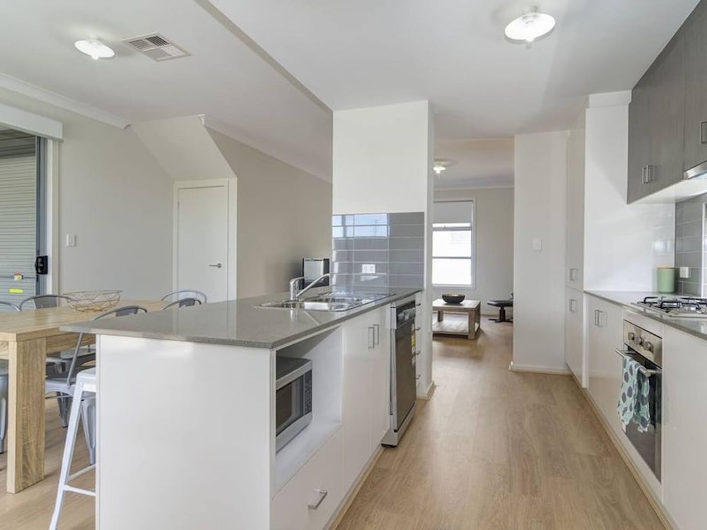Unwind Modern City Townhouse