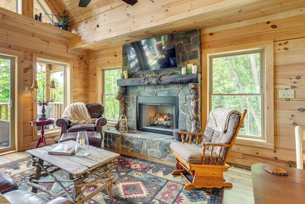 Hot Tub, Game Room & Views: Mars Hill Mtn Retreat!
