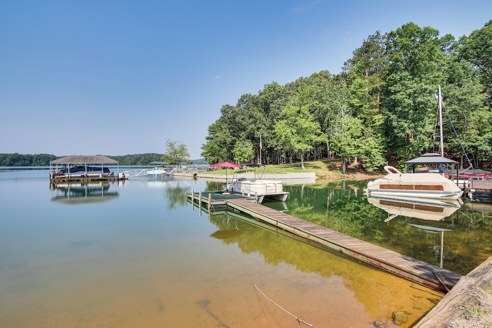 < 1 Mi to Marina: Fair Play Home on Lake Hartwell