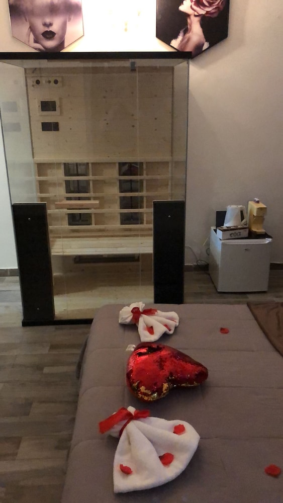 NOTTE ROSA SUITES & RELAX