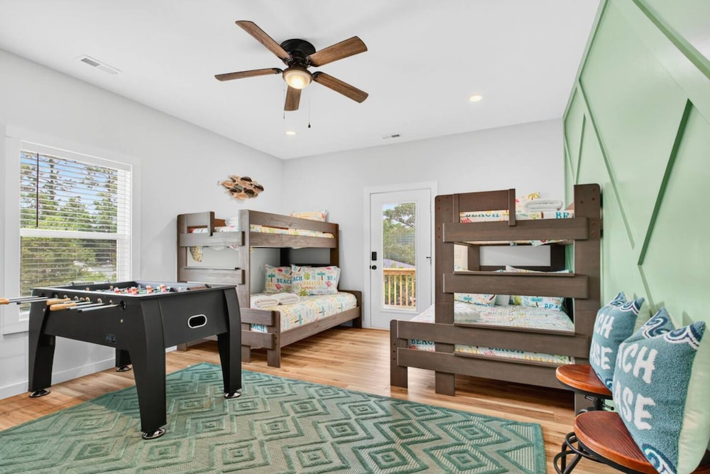 New Listing Luxury House 5 Min Walk to Beach