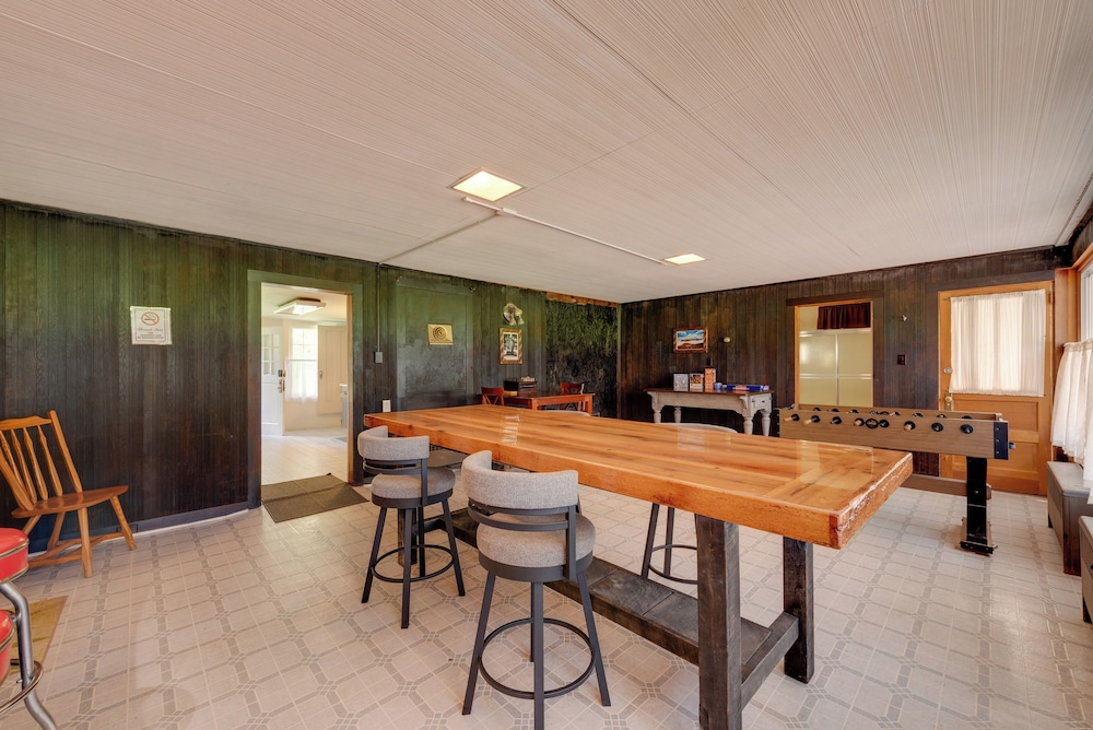 The 'big House' at Elk Creek Escape w/ Game Room view 2