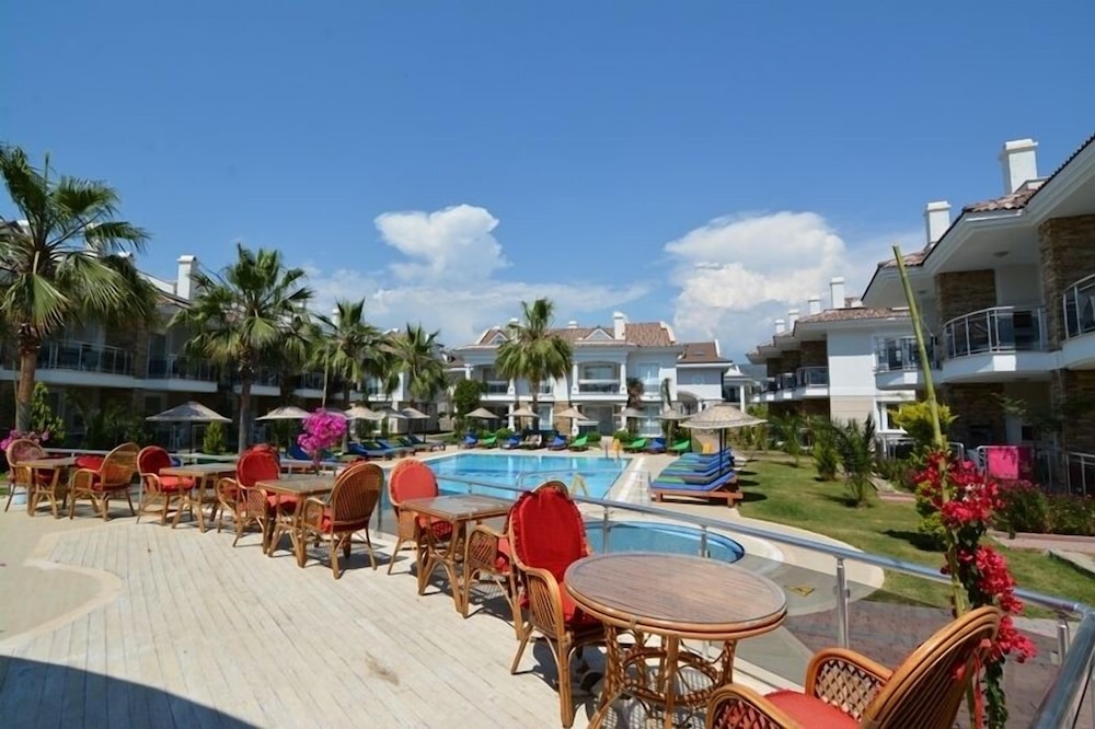 Golden Life Blue Green Residence