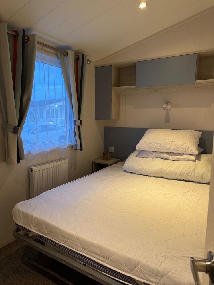 3 Bedroom Stunning Caravan Justin
