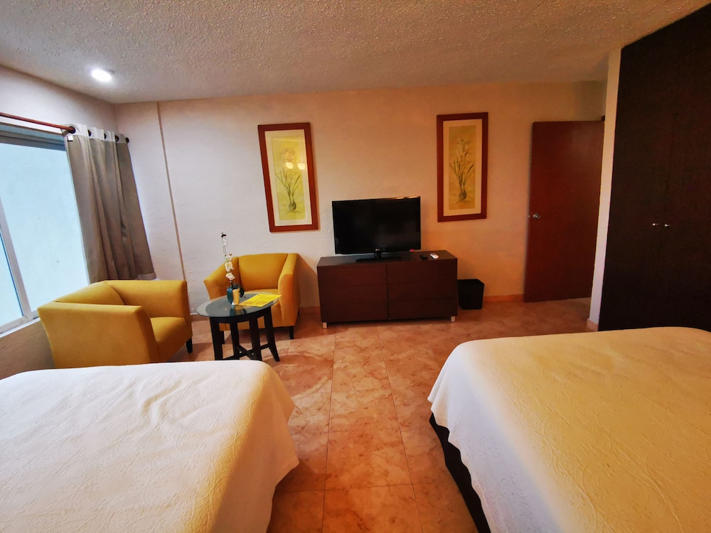 Brisas Beachfront Studios In Hotel Zone