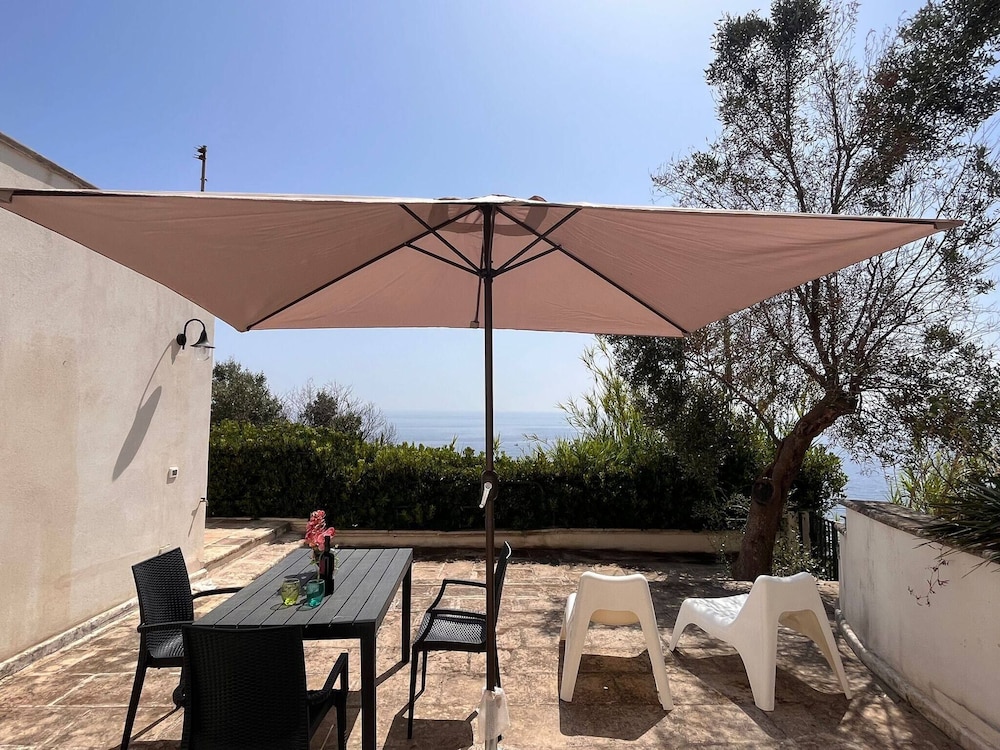 House Overlooking the bay - Seaview