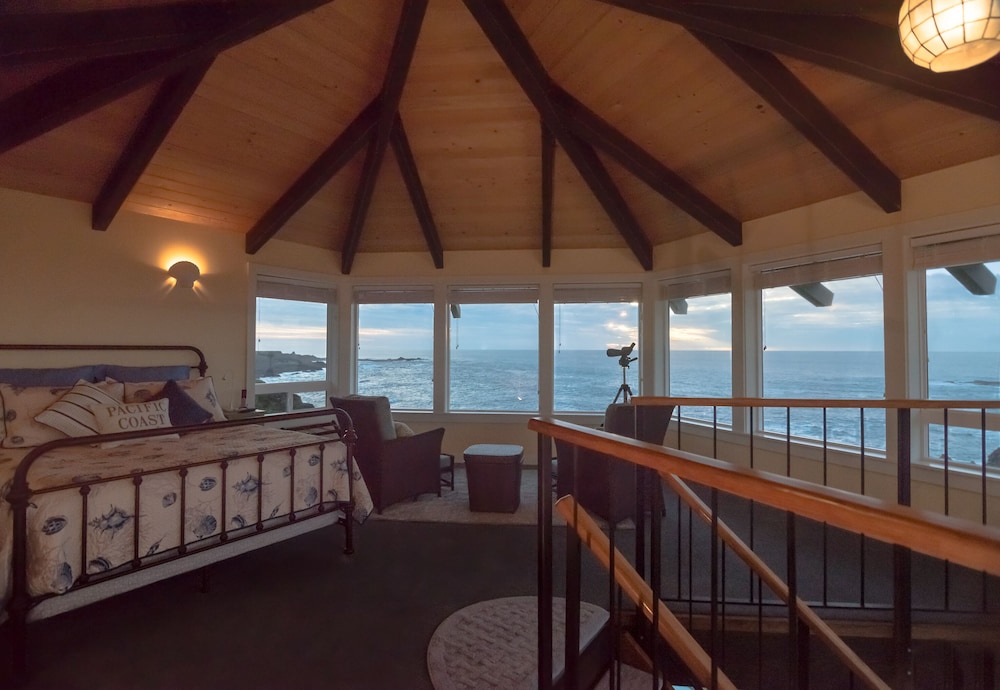 Cliff House at Otter Point