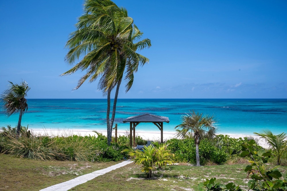 Cricket Beach House-luxurious Beachfront House 5 Bedroom Home