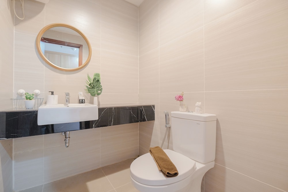 Cozy And Minimalist Studio At West Vista Apartment