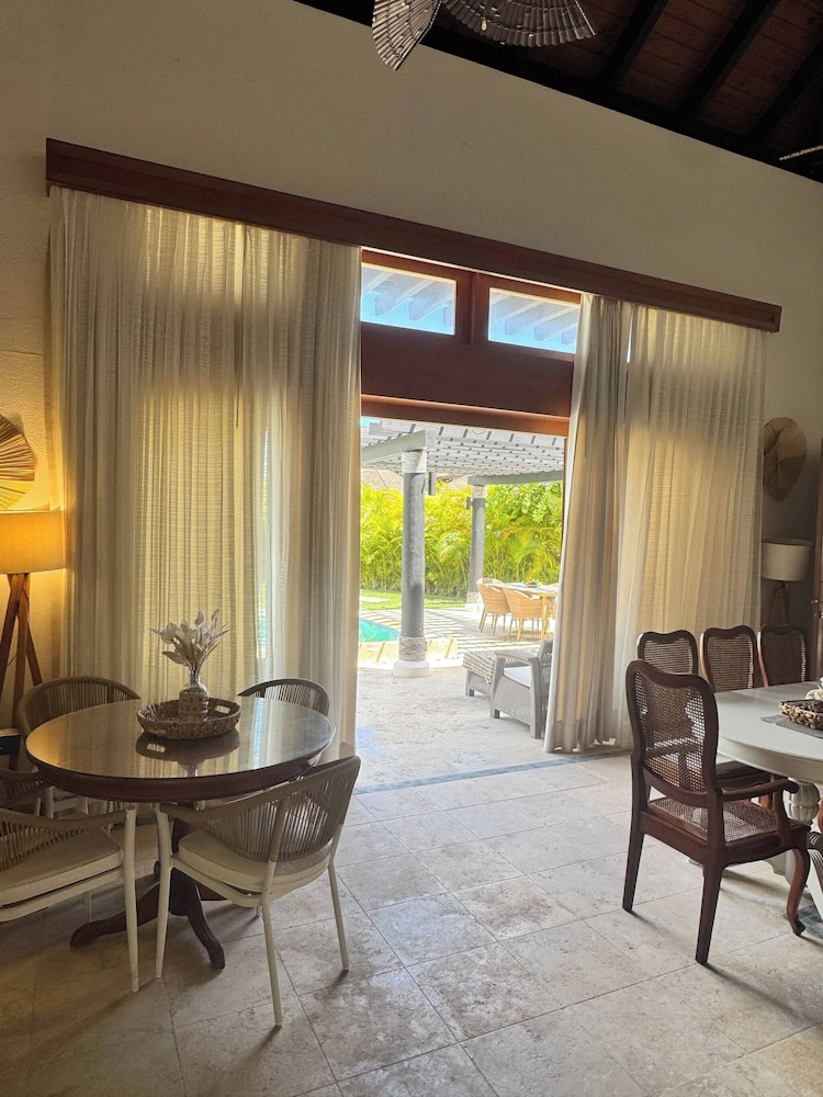 Luxurious Punta Cana Villa With Private Pool & Beach Access