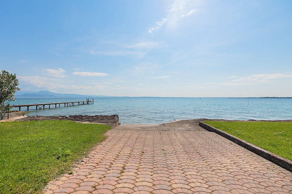 Splendid Apartment PT-1 sul lago view 2