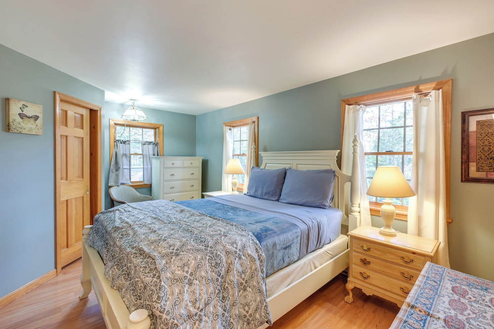 17 Mi to Acadia: Cottage Near Downtown Ellsworth!