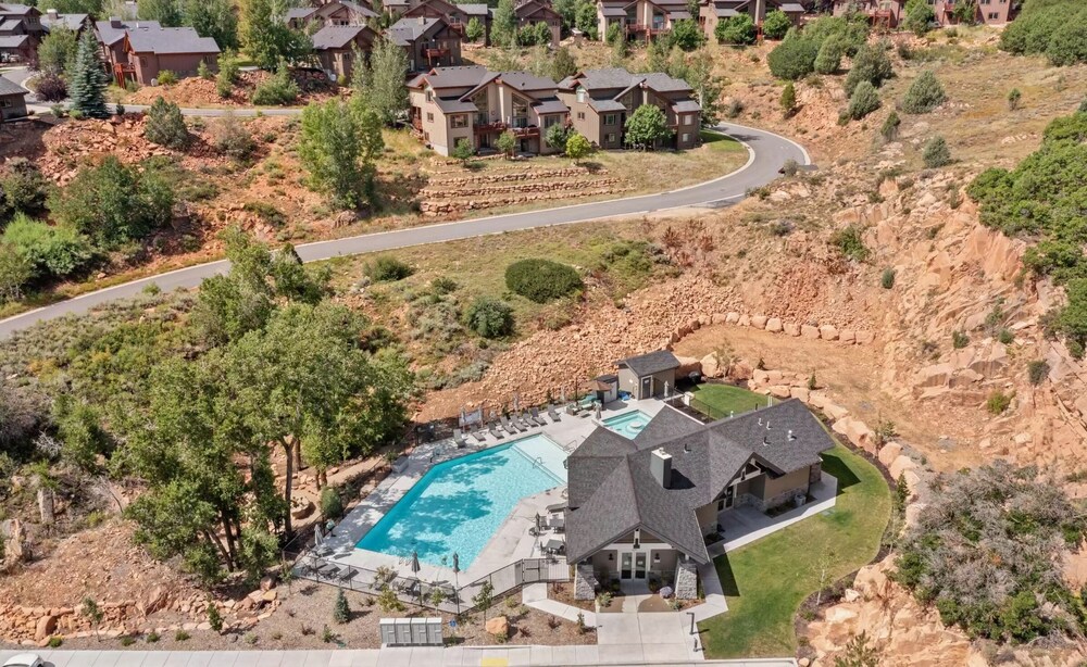 Quarry Springs Townhome 3 Bedroom Townhouse by RedAwning view 5