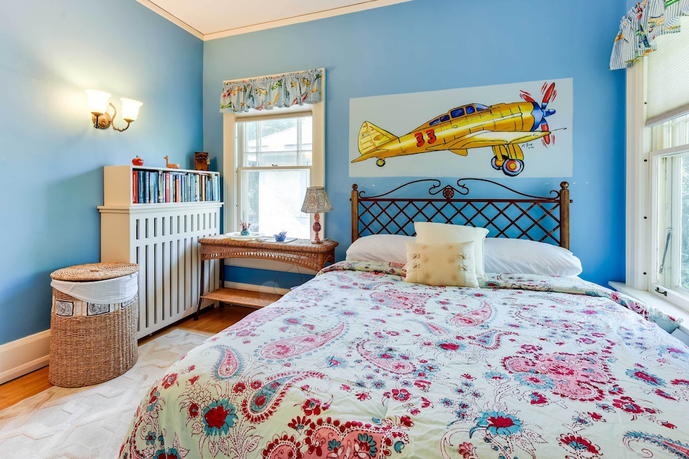 Charming Mpls Home w/ Patio - Walk to Uptown! view 2
