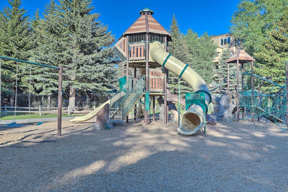 Sauna & Ski Shuttle Access: Mtn-view Condo in Avon