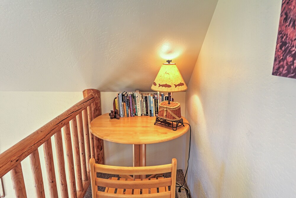 Klamath Falls Vacations - Bright Klamath Falls Cabin w/ Deck Mtn Views! - Property Image 1
