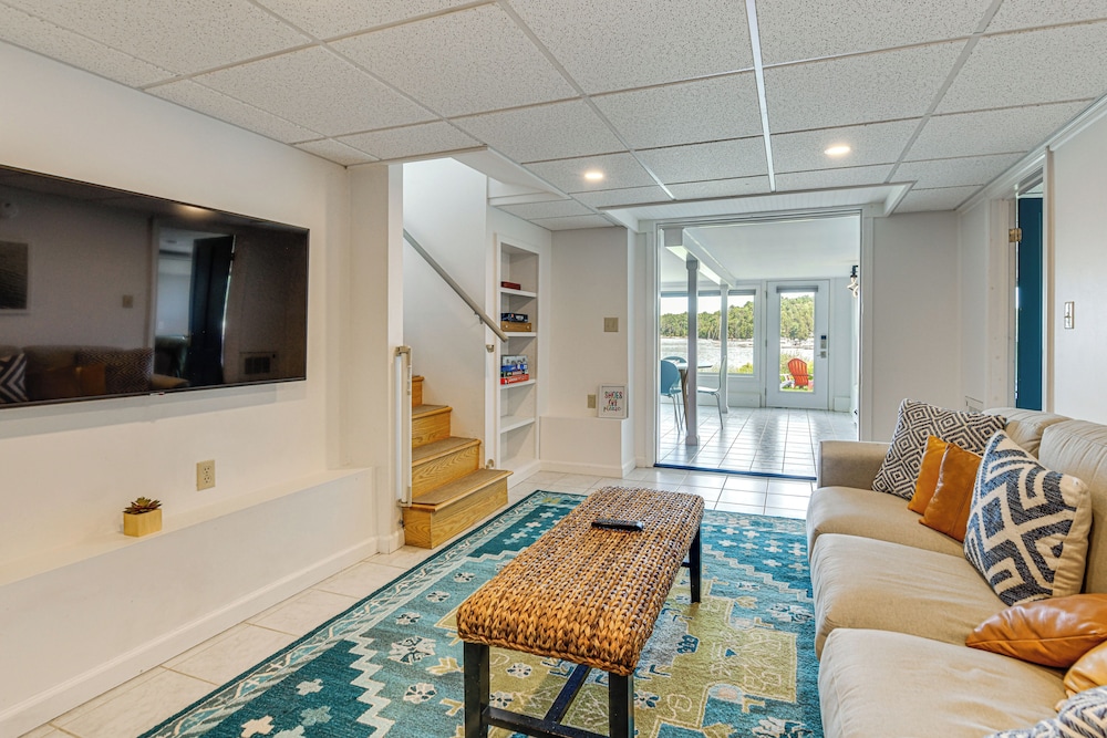 Waterfront Getaway: Lake Champlain Family Retreat!