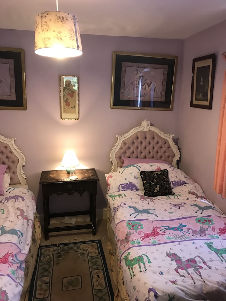 Lower Buckton Country House - Sleeps 12