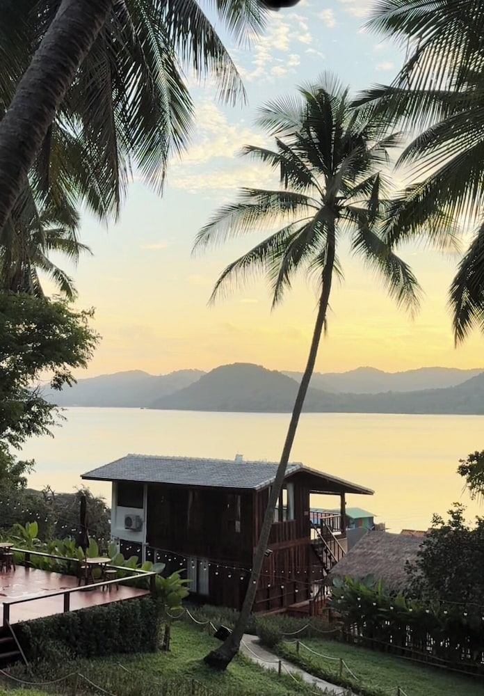 Baan Lhong View Lay