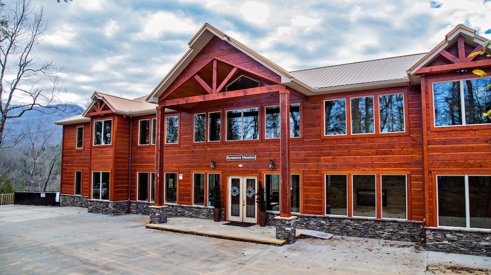 Breathtaking 14BR Cabin: Elevator Views Games Hot Tubs Galore, Billede 31