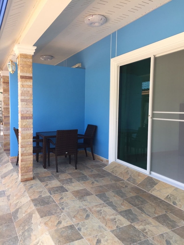 Blue Beach Bungalow