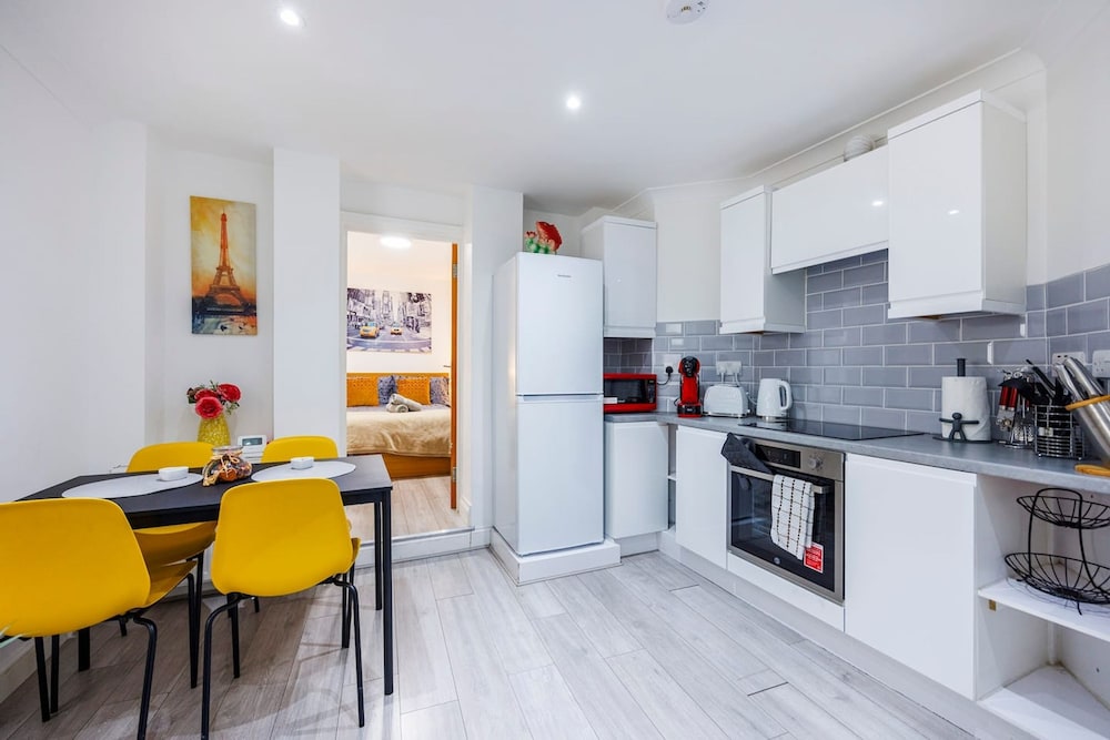 3 Bed 3 Bathroom Flat in Kensington A