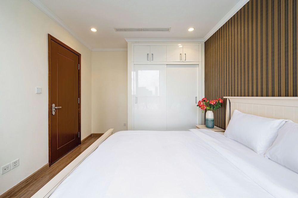 The Aquamarine Landmark Suites - Poolside Access at L4B