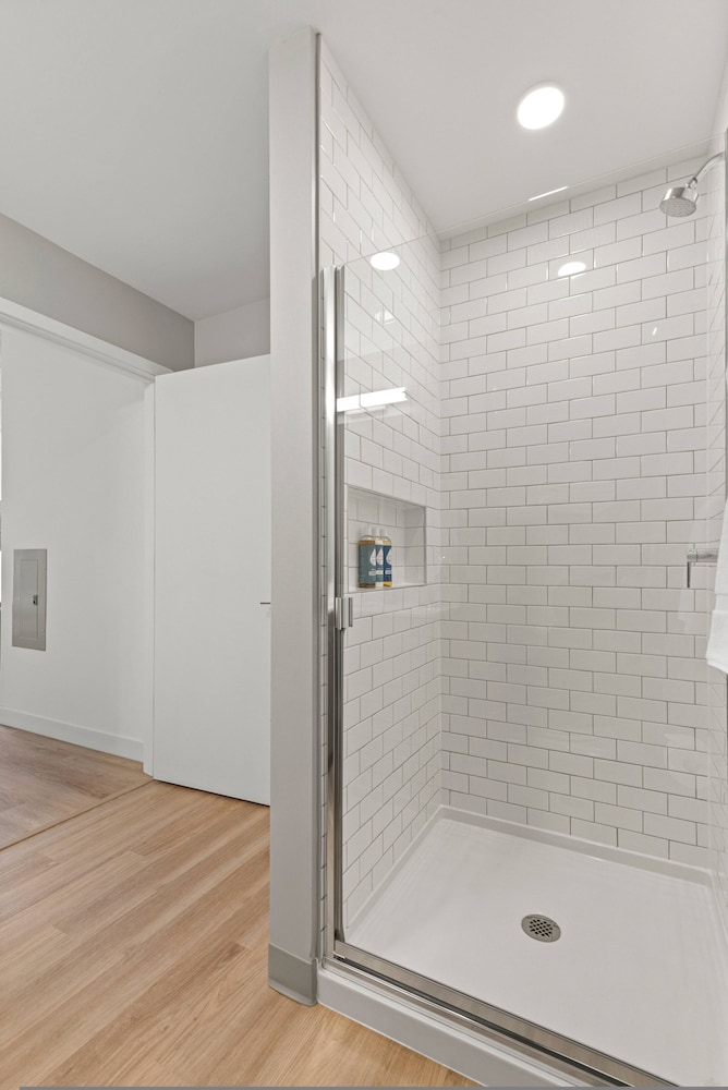 Family-friendly 4BR in Lincoln Park Safe Area