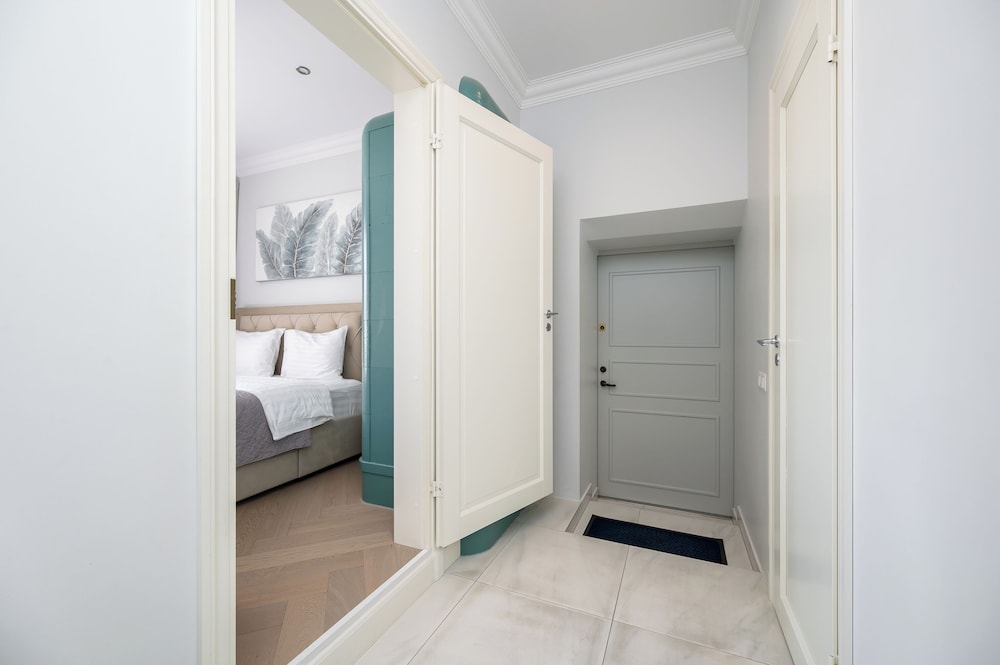 Toompea Castle 2 BR Old Town Apartment