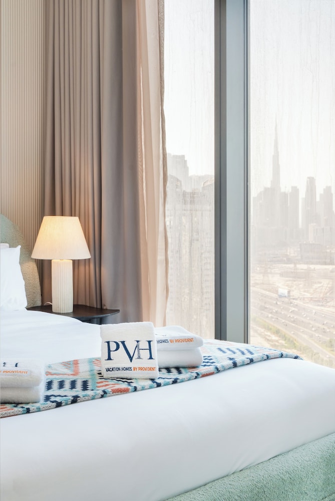 PVH - Stylish 1BR with Study - The Crest
