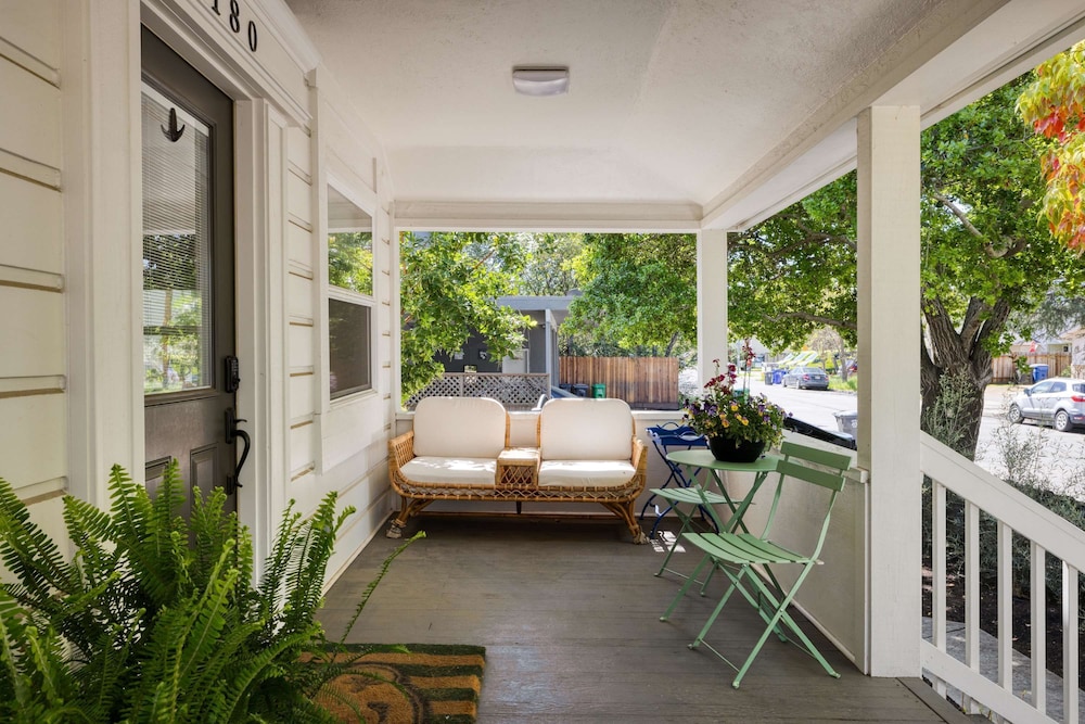 Stylish Central Napa Home With Serene Private Yard